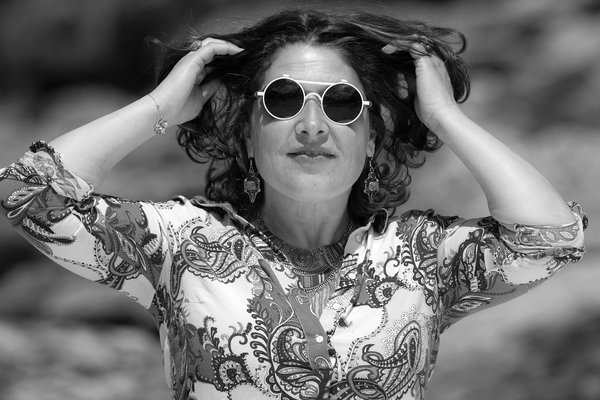 Welche Materialien sind in der aktuellen Damenmode besonders angesagt?